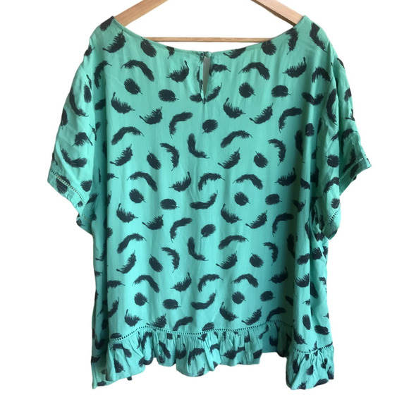Torrid Aqua Blouse with Ruffled Hem and Black Feather Print size 3x - Picture 2 of 8